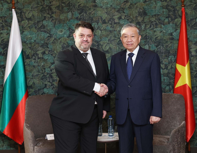 Tổng Bí thư Tô Lâm tiếp Chủ tịch Đảng xã hội chủ nghĩa Bulgaria Atanas Zafirov. (Ảnh: THỐNG NHẤT/TTXVN) vna-potal-tong-bi-thu-tiep-chu-tich-dang-xa-hoi-chu-nghia-bulgaria-8358301.jpg