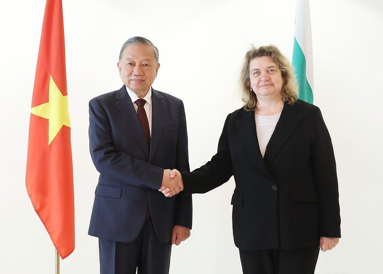 Tổng Bí thư Tô Lâm hội kiến Chủ tịch Quốc hội Bulgaria Nataliya Kiselova. (Ảnh: THỐNG NHẤT/TTXVN) vna-potal-tong-bi-thu-to-lam-hoi-kien-chu-tich-quoc-hoi-bulgaria-8360311.jpg
