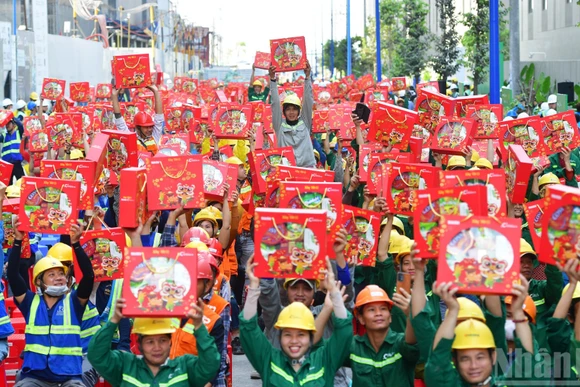 Không khí rộn ràng đã lan tỏa khắp công trường Dự án Khu cao tầng Sycamore lô B9, B10 ,phường Bình Dương, Thành phố Hồ Chí Minh.