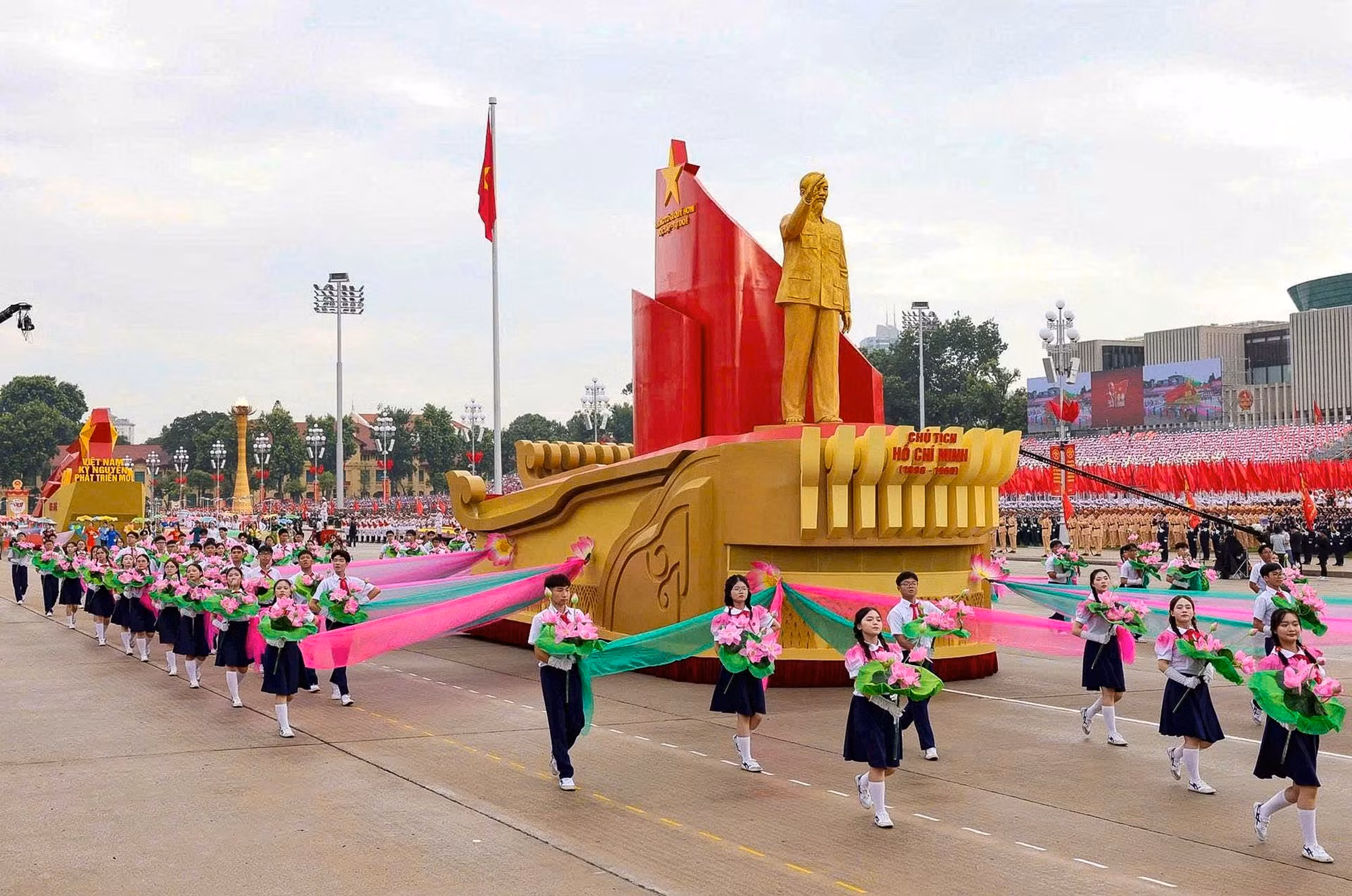 Sức mạnh mềm quốc gia bắt nguồn từ truyền thống văn h&oacute;a dựng nước v&agrave; giữ nước, truyền thống h&ograve;a hiếu, y&ecirc;u chuộng h&ograve;a b&igrave;nh của d&acirc;n tộc Việt Nam.