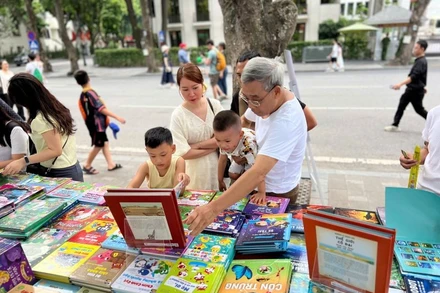 Các độc giả tham quan Hội sách Hà Nội năm 2025. (Ảnh: PV)