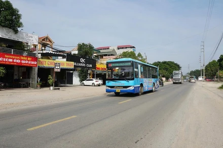 Thành phố Hà Nội tăng cường các tuyến xe buýt kết nối với Khu công nghệ cao Hòa Lạc.