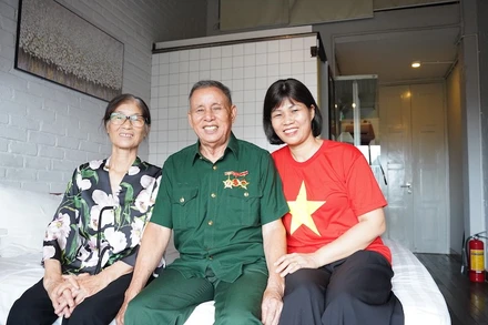 Gia đình cựu chiến binh Đường Văn Vượng (ở Phú Thọ) được nghỉ miễn phí trong homestay của anh Hoàng Lý Hùng tại Hà Nội khi về Thủ đô dự Đại lễ kỷ niệm 80 năm Quốc khánh.