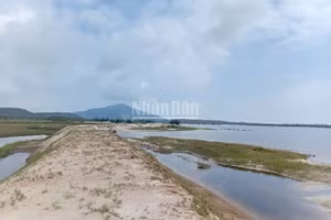 Khu vực moong mỏ của dự án mỏ sắt Thạch Khê bị bỏ hoang nhiều năm qua.