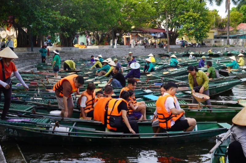 Du khách được trang bị áo phao đầy đủ khi đi thuyền. b938df0d-238a-407c-a495-c780b1ac17bd-1515.jpg