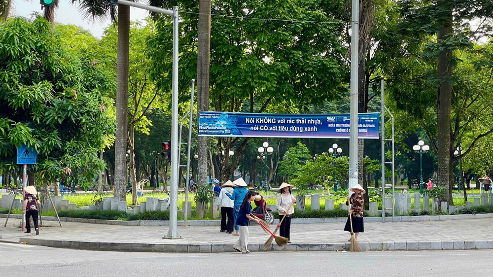 Đây là chuỗi sự kiện ý nghĩa, truyền cảm hứng, góp phần thay đổi nhận thức, hành vi và thói quen trong ứng xử với môi trường, đặc biệt là trong việc bảo vệ tài nguyên, môi trường biển, hải đảo của tỉnh Ninh Bình. z6668333850768-e5356bcac20092414a26908b5fcd10a9.jpg