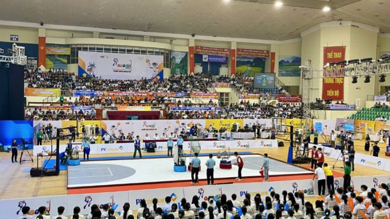 Cuộc thi Sáng tạo Robocon Việt Nam là hoạt động thường niên dành cho sinh viên ngành kỹ thuật các trường đại học, cao đẳng và trung học chuyên nghiệp toàn quốc. 5ac74e90-1890-4c72-946d-6c6a48926977-9016.jpg