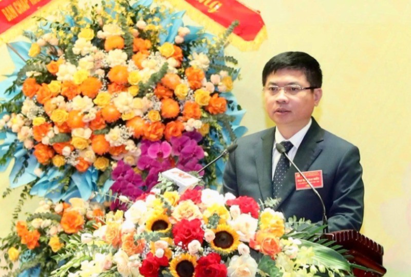 Đồng chí Trương Quốc Huy, Bí thư Tỉnh ủy, Trưởng đoàn Đại biểu Quốc hội tỉnh Ninh Bình phát biểu tại Đại hội. (Ảnh: Đức Phương) img-0427-4969.jpg