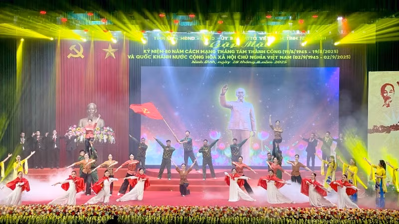 Tiết mục nghệ thuật đặc sắc tại chương trình.