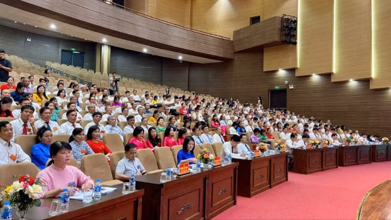 Số lượng đại biểu Hội đồng nhân dân phường Hoa Lư khóa I, nhiệm kỳ 2021-2026 gồm 293 đại biểu.