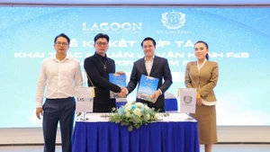 Lễ ký kết hợp tác “Khai thác và Quản lý vận hành F&B tại CaraWorld Cam Ranh”.