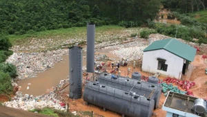 Mới vận hành hơn ba tháng nhưng Khu liên hiệp xử lý rác thải rắn Ngọc Hồi (xã Bờ Y, tỉnh Quảng Ngãi) đã xảy ra sự cố nghiêm trọng. 