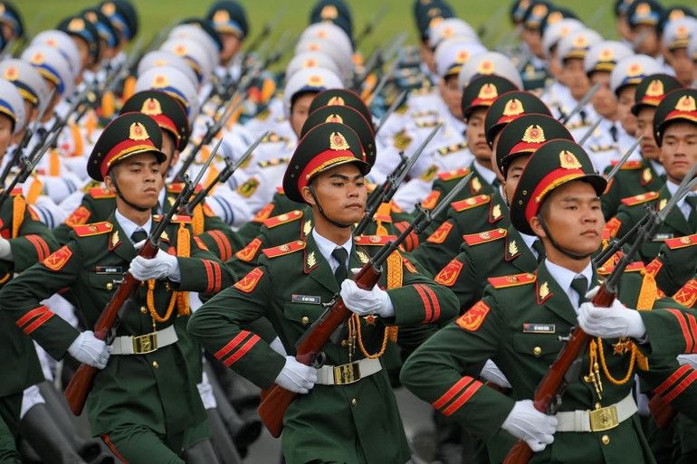 Các chiến sĩ bộ đội tham gia tổng hợp luyện diễu binh. (Ảnh: THẾ ĐẠI) img-7282.jpg