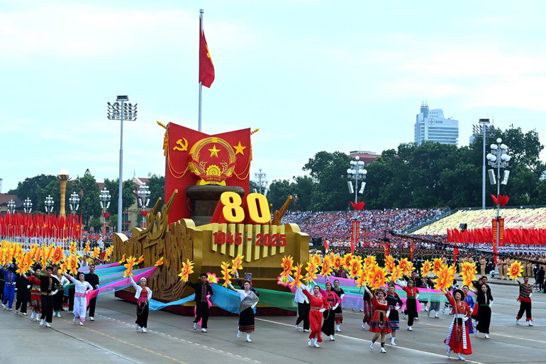 Lễ diễu binh, diễu hành kỷ niệm 80 năm Quốc khánh được tổ chức trọng thể tại Quảng trường Ba Đình ngày 2/9. img-7559.jpg