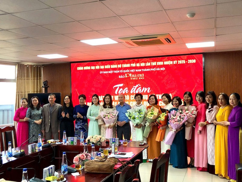 Các đại biểu tham dự tọa đàm. ca17ede8418dccd3959c.jpg