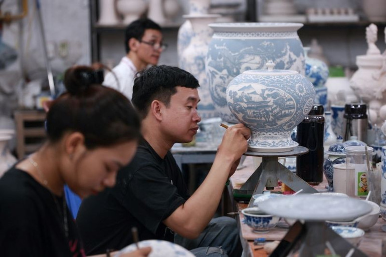 Làng gốm cổ Kim Lan đang dần trở thành điểm du lịch hấp dẫn. (Ảnh: ĐỨC HIỆP) 5-8-van-hoa-8.jpg