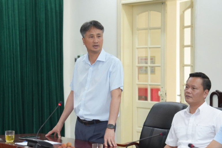 Bí thư Huyện ủy Mỹ Đức Nguyễn Anh Dũng nêu khó khăn liên quan việc bố trí cán bộ và cơ sở vật chất, trang thiết bị làm việc tại các xã mới. 25-6-dung-2269.jpg
