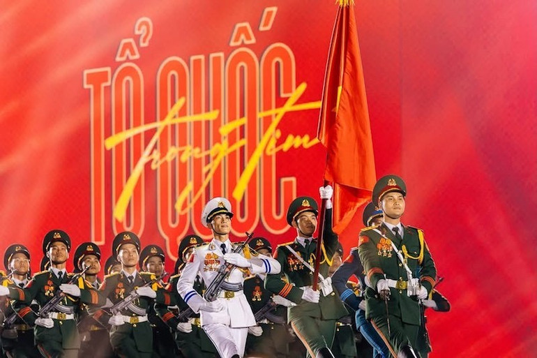 Màn trình diễn của 68 quân nhân Trường Sĩ quan Lục quân 1 trên sân khấu của chương trình gây xúc cảm mạnh mẽ cho người xem. img-7196.jpg