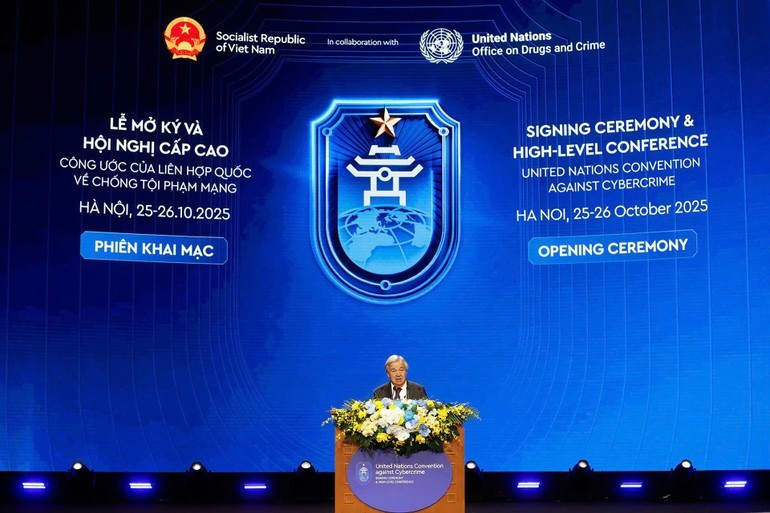 นายอันโตนิโอ กูเตอร์เรส เลขาธิการสหประชาชาติ กล่าวสุนทรพจน์ในพิธีลงนามอนุสัญญาสหประชาชาติว่าด้วยการต่อต้านอาชญากรรมไซเบอร์ (ภาพ: THUY NGUYEN) image.jpg