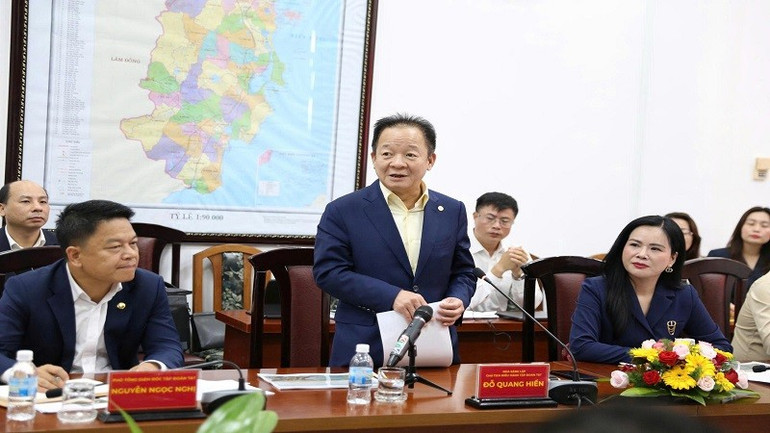 Chủ tịch điều hành Tập đoàn T&T Group Đỗ Quang Hiển phát biểu tại buổi làm việc. z7174035536072-ef5d17c10122d0d3d90d6f25cade0131.jpg