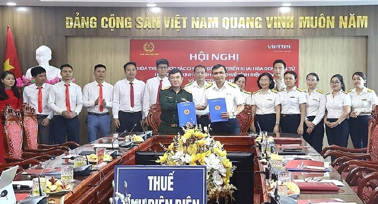 Daňový úřad provincie Dien Bien podepsal dohodu o spolupráci se společností Viettel Dien Bien na podporu podnikatelských a podnikatelských aktivit. 2-8485.jpg