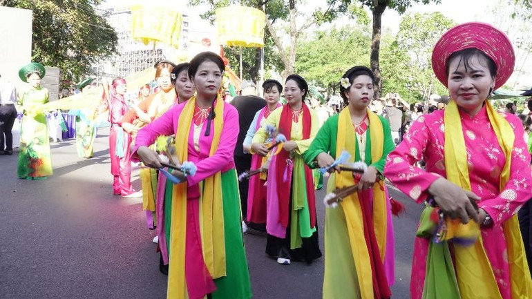 Artists at the parade. (Photo: Anh Minh) a2.jpg