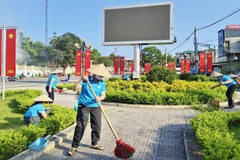Người dân xã Phú Lương, tỉnh Thái Nguyên vệ sinh môi trường sạch đẹp dịp kỷ niệm 80 năm Cách mạng Tháng Tám, Quốc khánh 2/9 và Đại hội Đảng bộ xã.