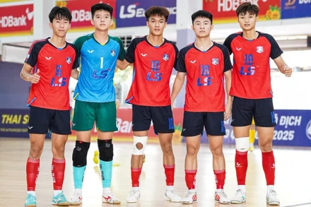 Cầu thủ U20 Thái Sơn Nam chủ động thay đổi kết quả trận đấu. (Ảnh: TSN)