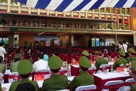 Quang cảnh buổi phát động.