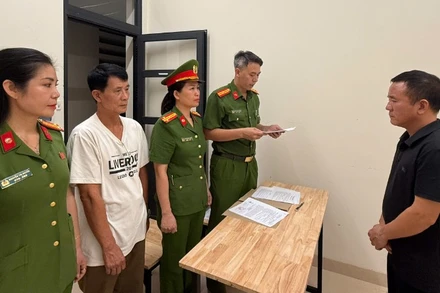 Bắt quả tang doanh nghiệp đổ trộm hơn 2.000 tấn chất thải ra môi trường