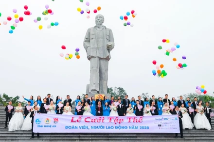 Lần đầu tiên Liên đoàn Lao động tỉnh Nghệ An tổ chức lễ cưới tập thể cho công nhân, lao động có hoàn cảnh khó khăn.