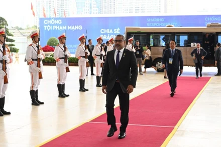 Bộ Tư lệnh Cảnh vệ huy động tối đa lực lượng, bố trí bảo vệ điểm, bảo vệ tiếp cận các đoàn khách quốc tế có chế độ cảnh vệ.