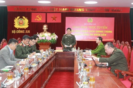 Thiếu tướng Nguyễn Hồng Nguyên chủ trì hội nghị.