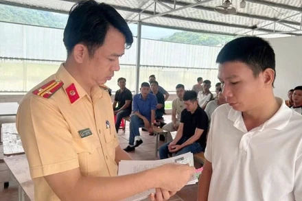 Mã số giấy phép lái xe hình thành sau 2 tiếng khi kết thúc hội đồng sát hạch.