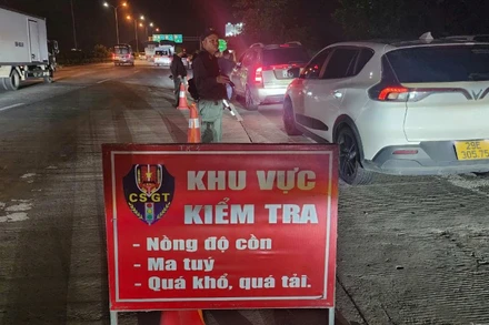 Toàn lực lượng Cảnh sát giao thông tập trung lực lượng xử lý vi phạm nồng độ cồn trong một khung giờ.