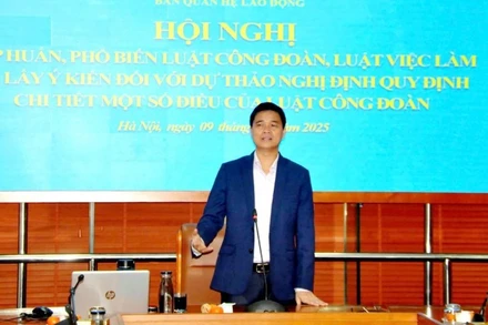 Đồng chí Ngọ Duy Hiểu, Phó Chủ tịch Tổng Liên đoàn Lao động Việt Nam, trình bày những điểm mới của Luật Công đoàn năm 2024 (sửa đổi, bổ sung năm 2025).