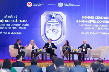 Các đại biểu tham dự tọa đàm cấp cao trong khuôn khổ Lễ mở ký Công ước của Liên Hợp Quốc về chống tội phạm mạng.