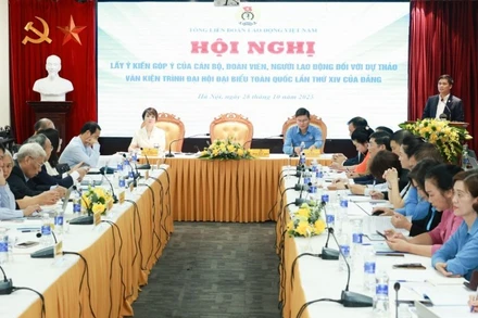 Hội nghị lấy ý kiến góp ý của cán bộ, đoàn viên, người lao động đối với Dự thảo văn kiện trình Đại hội Đảng. (Ảnh: NGUYỄN HẢI)