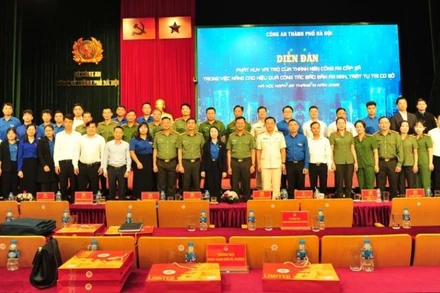 Các đại biểu tham dự diễn đàn.