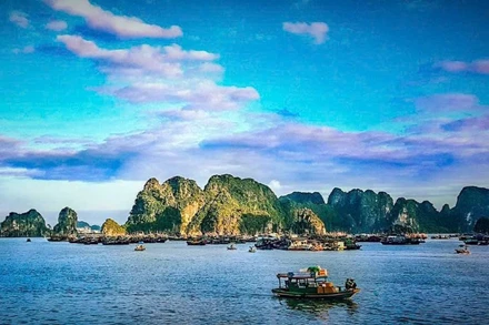 Hình ảnh Vịnh Hạ Long được giới thiệu rộng rãi thông qua các nền tảng số về du lịch tỉnh Quảng Ninh. (Ảnh: QUANG THỌ)