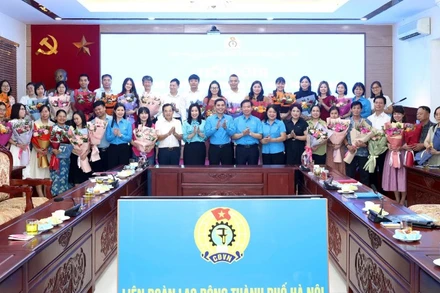 Ra mắt 31 công đoàn cơ sở trực thuộc Liên đoàn lao động thành phố Hà Nội.