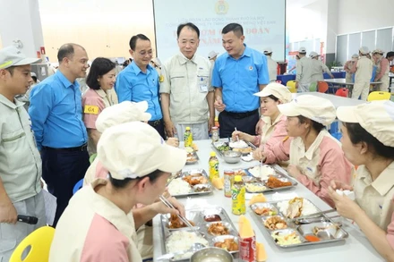 Bữa cơm công đoàn.