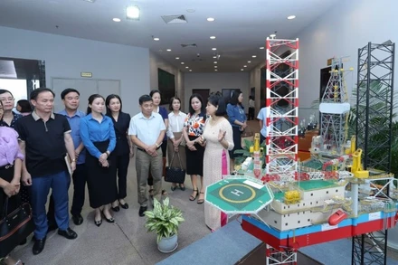 Mô hình sáng tạo của người lao động PetroVietnam. (Ảnh: BẢO DUY)