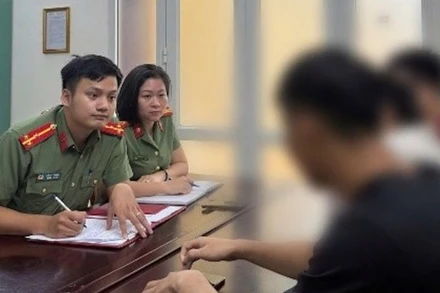 Cơ quan chức năng làm việc với L.T.A