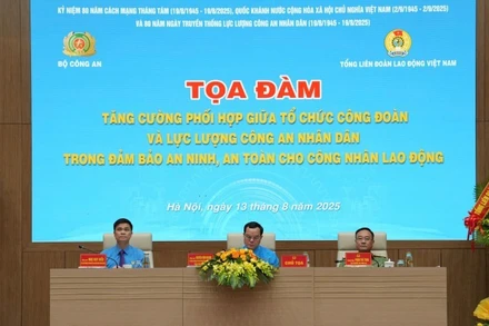 Các đồng chí chủ trì Tọa đàm.