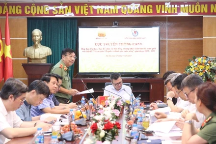 Toàn cảnh cuộc họp.