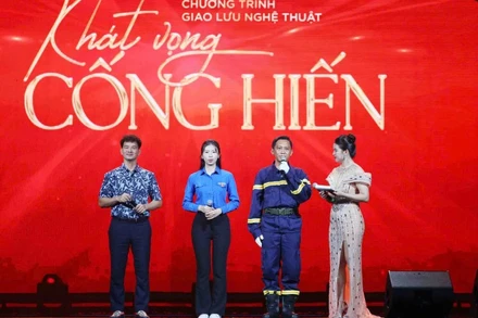 Gặp gỡ và giao lưu với các điển hình tiên tiến.