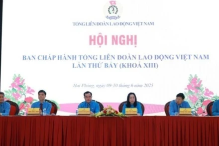 Đoàn Chủ tịch điều hành Hội nghị.