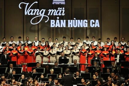 Chương trình nghệ thuật đặc biệt “Vang mãi bản hùng ca”.