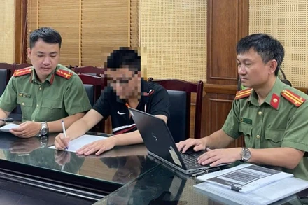 Cơ quan Công an làm việc với thí sinh vi phạm.